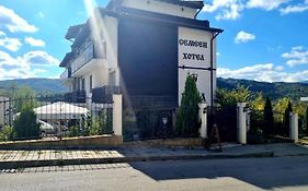 Family Hotel Bela